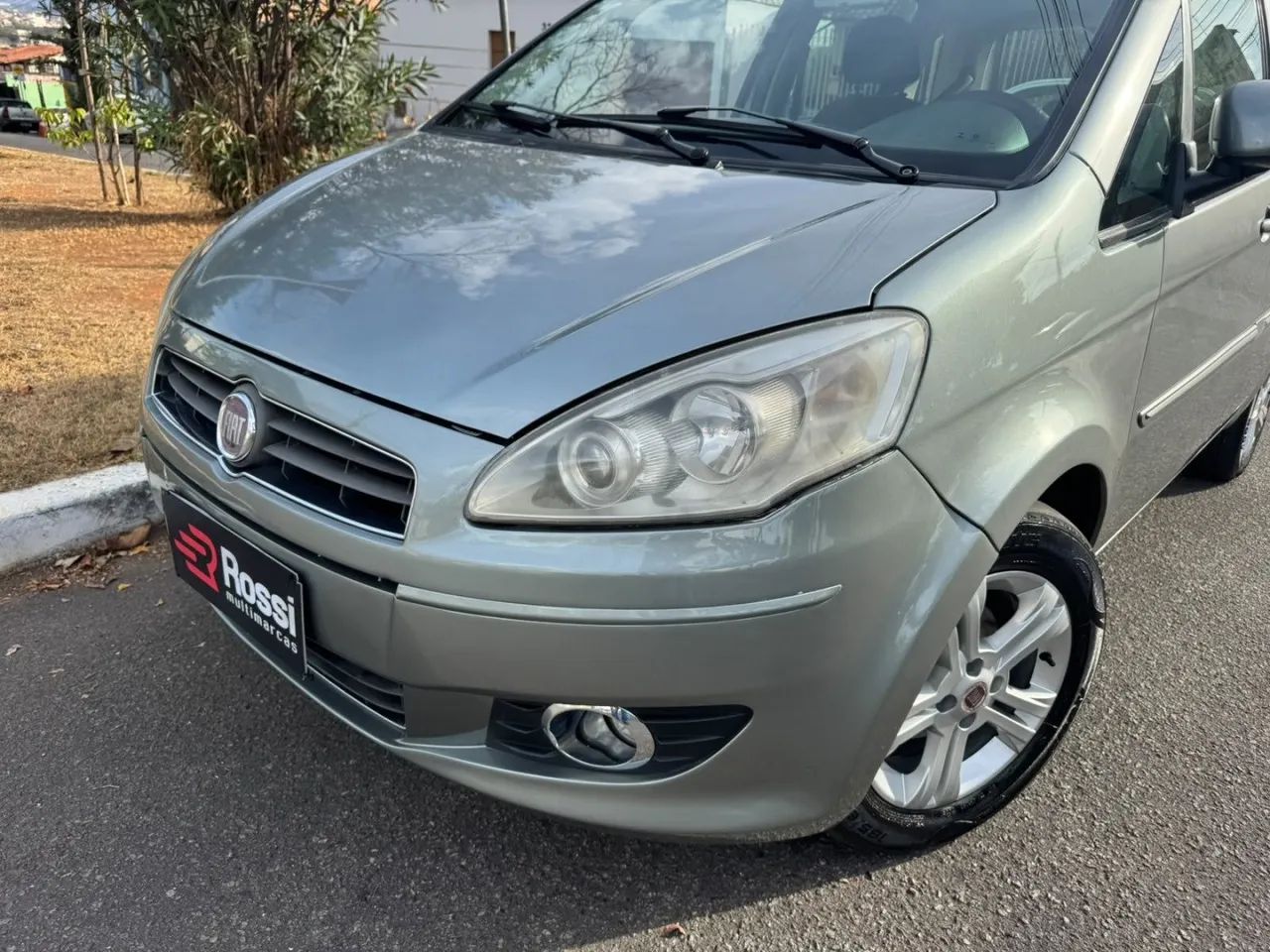 Fiat Idea Attractive 1.4 Fire Flex 8V 5P 2013 - Foto 2