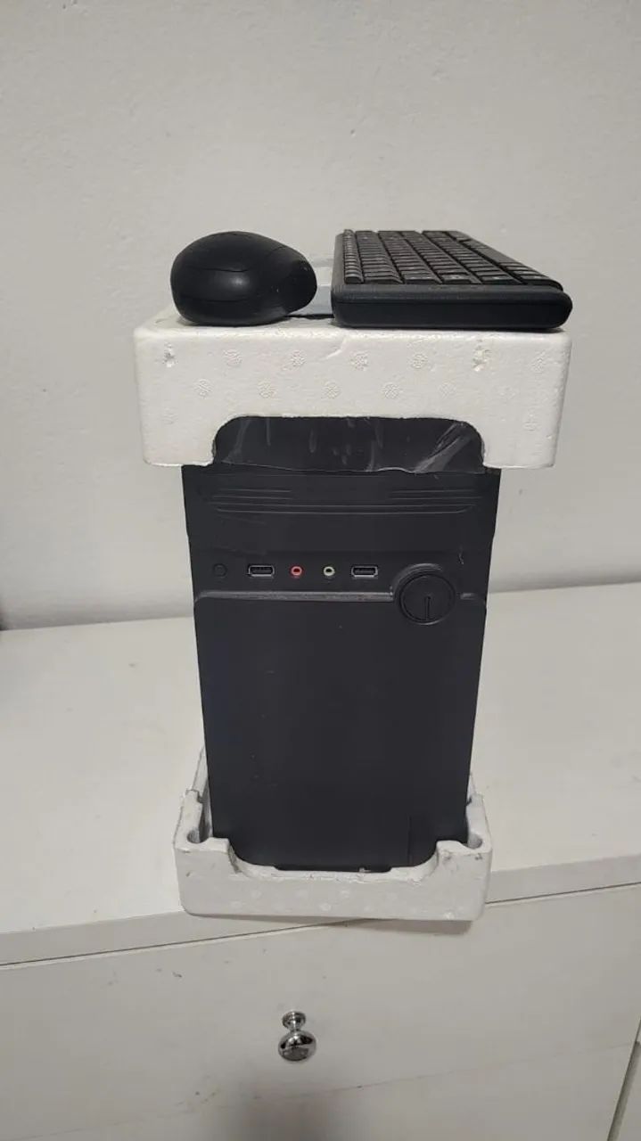 CPU nova com acessórios 