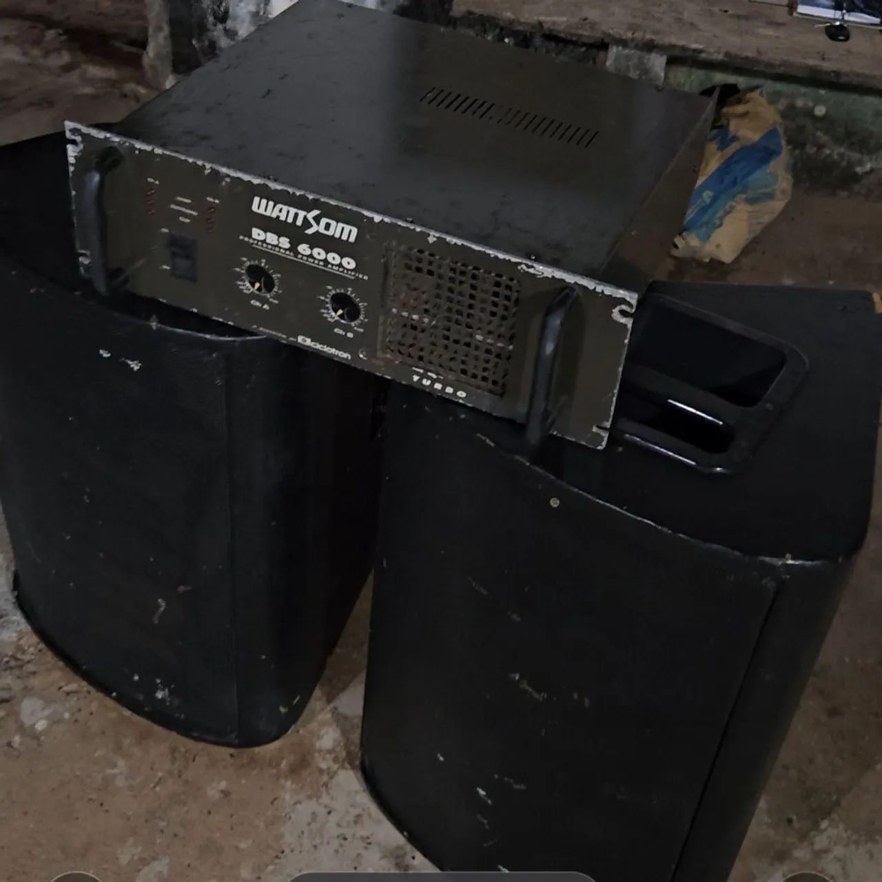 Par de caixas  e potência DBS 6000