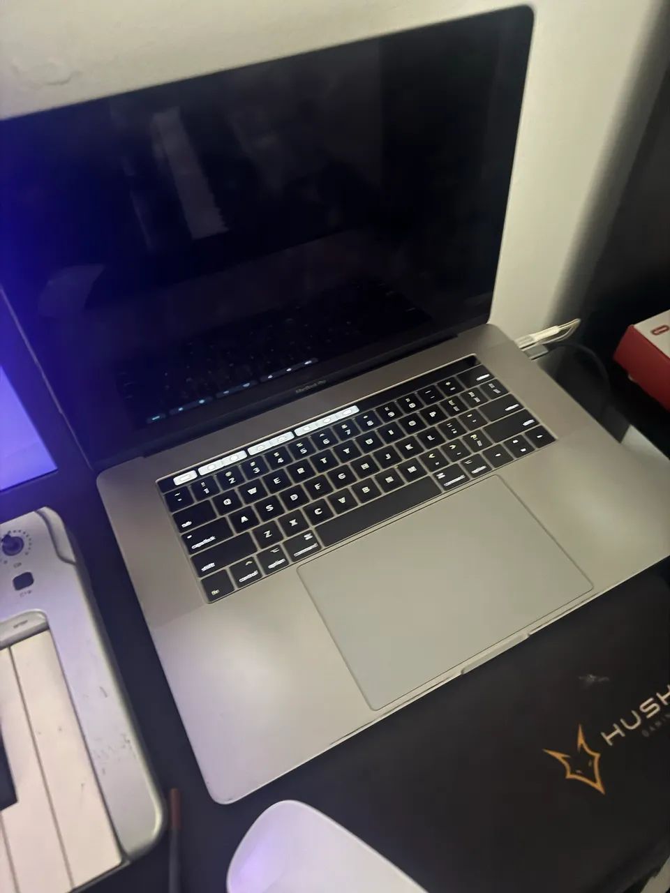 Vendo MacBook Pro i7 16 de ram - Leia o anúncio