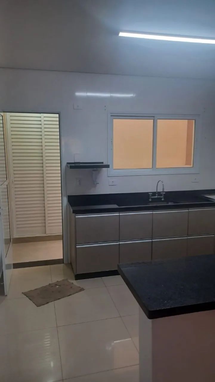 Casa sobrado com terraçoe area  gourmet impecável com 6 anos de idade  - Foto 2