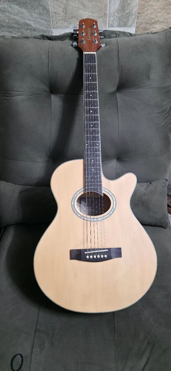 Violão Elétrico Giannini (arrumar a parte elétrica)