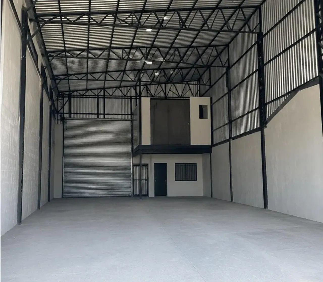 Alugo Galpão na Cidade Nova (Cruzeiro) com 300 m2 - Foto 2