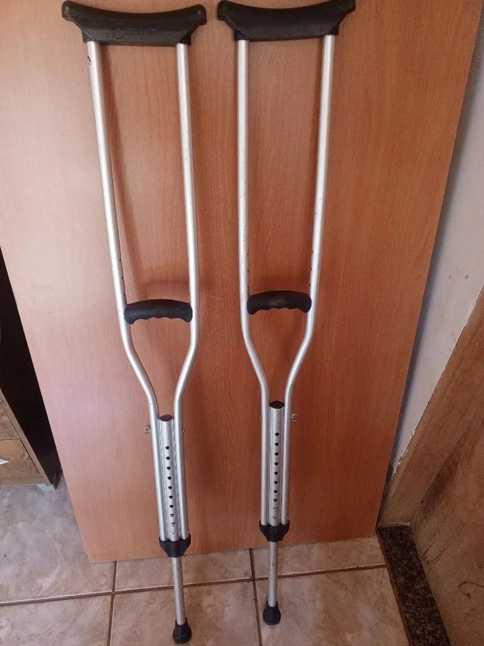 Muletas semi novas - Foto 2
