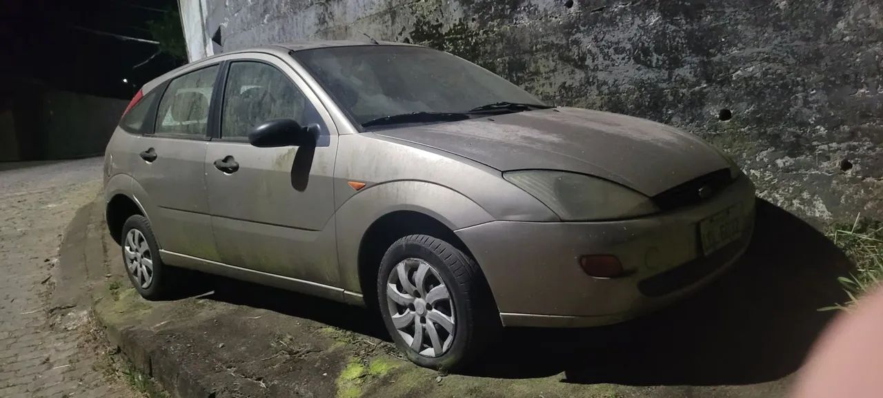 Ford Focus 1.8 16V 5P 2003
