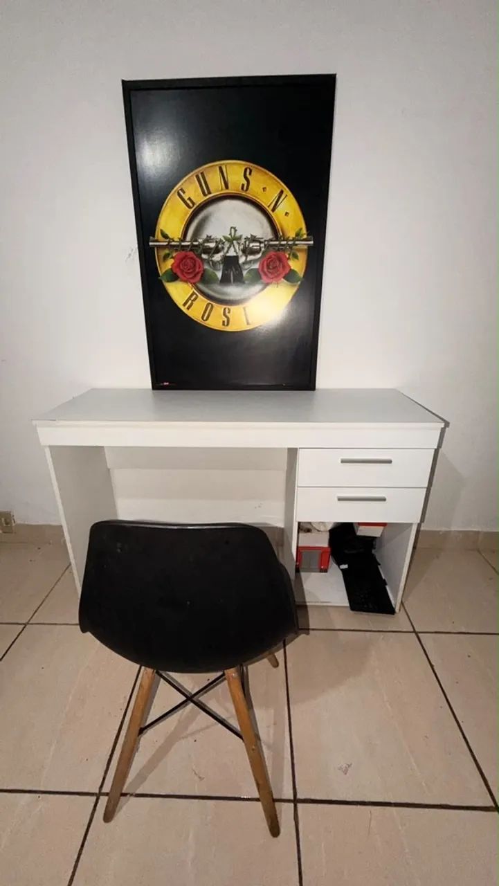 Escrivaninha branca com 2 gavetas 