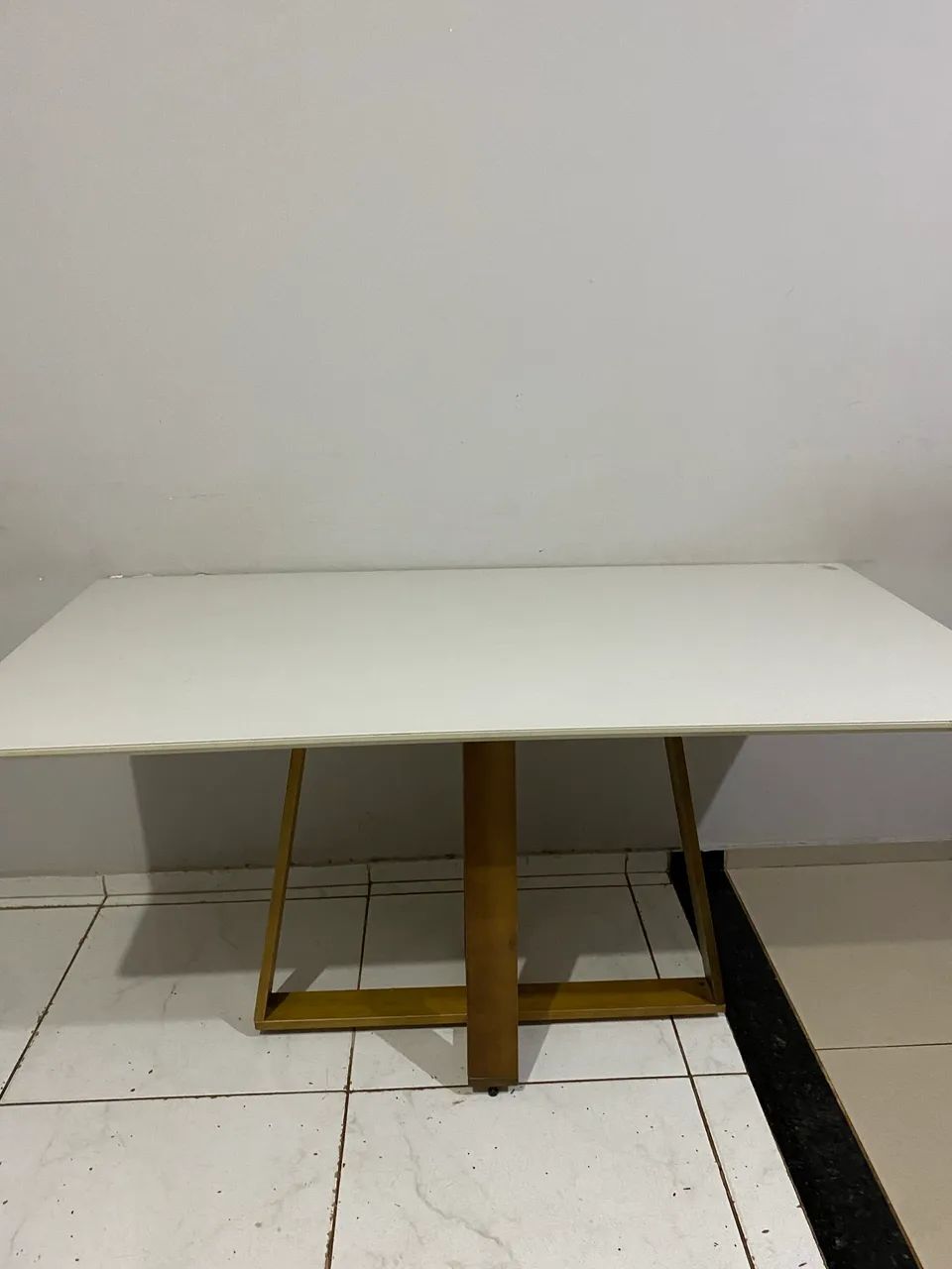 Vendo mesa de jantar, seis  cadeiras vão de brinde  - Foto 4