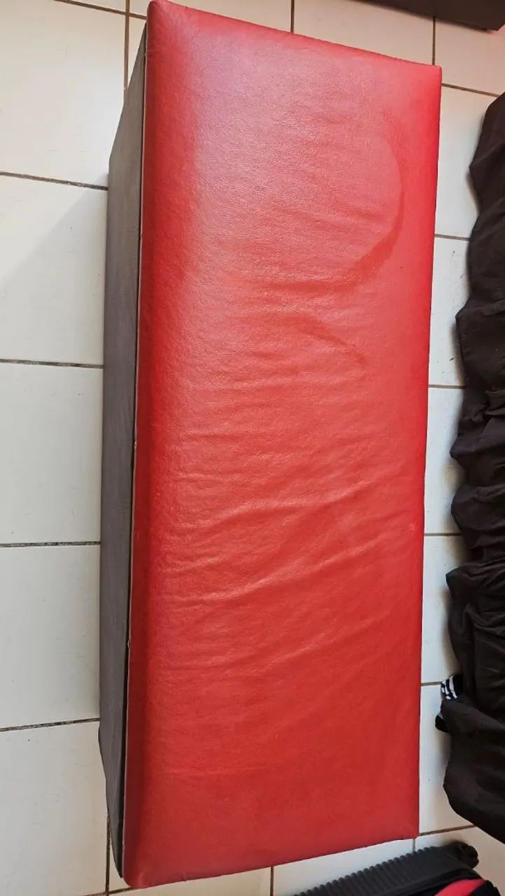 Puff baú vermelho