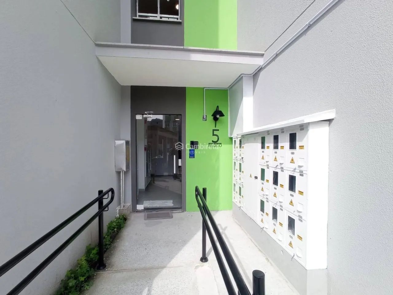 Apartamento com dois quartos e sacada com churrasqueira - Foto 3