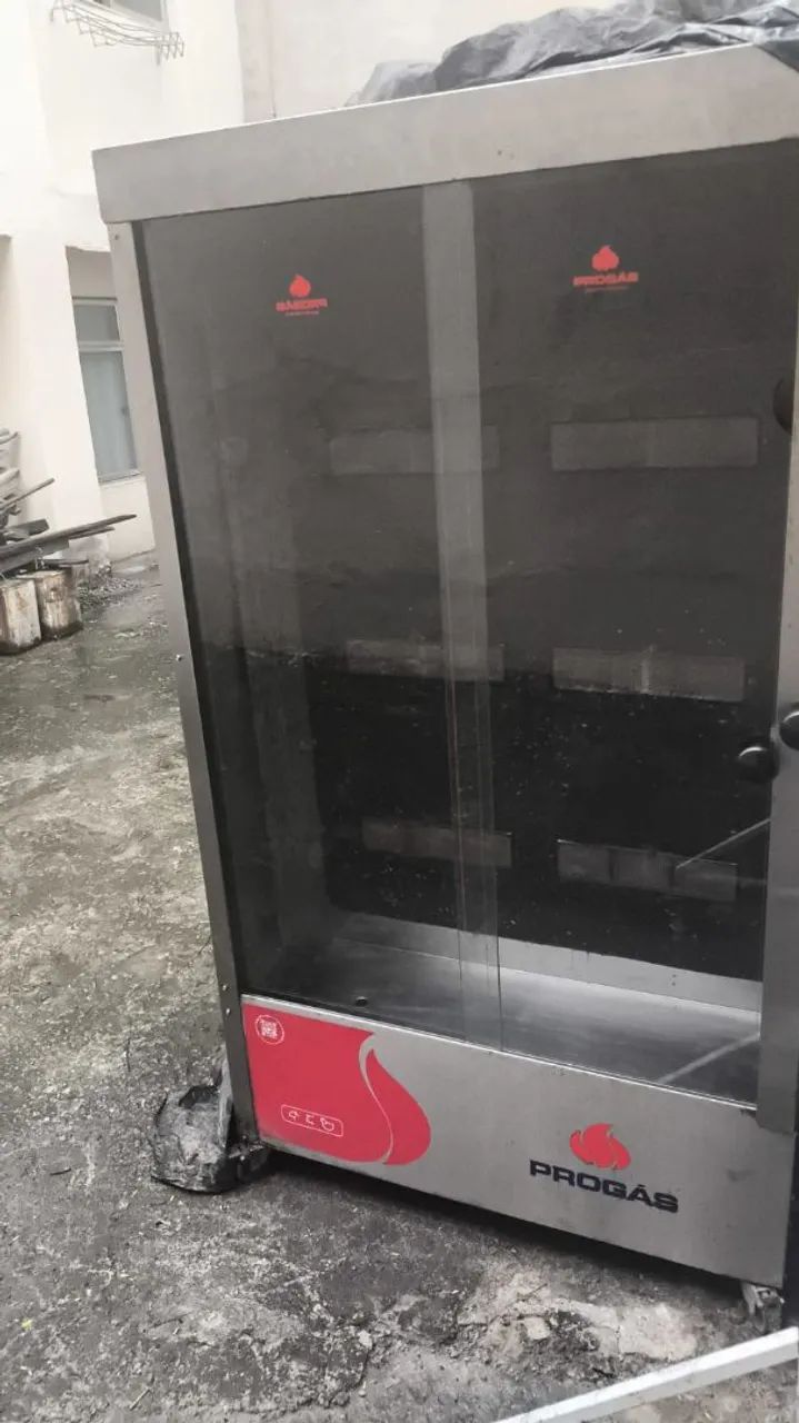 Vendo máquina de frango seminova.
