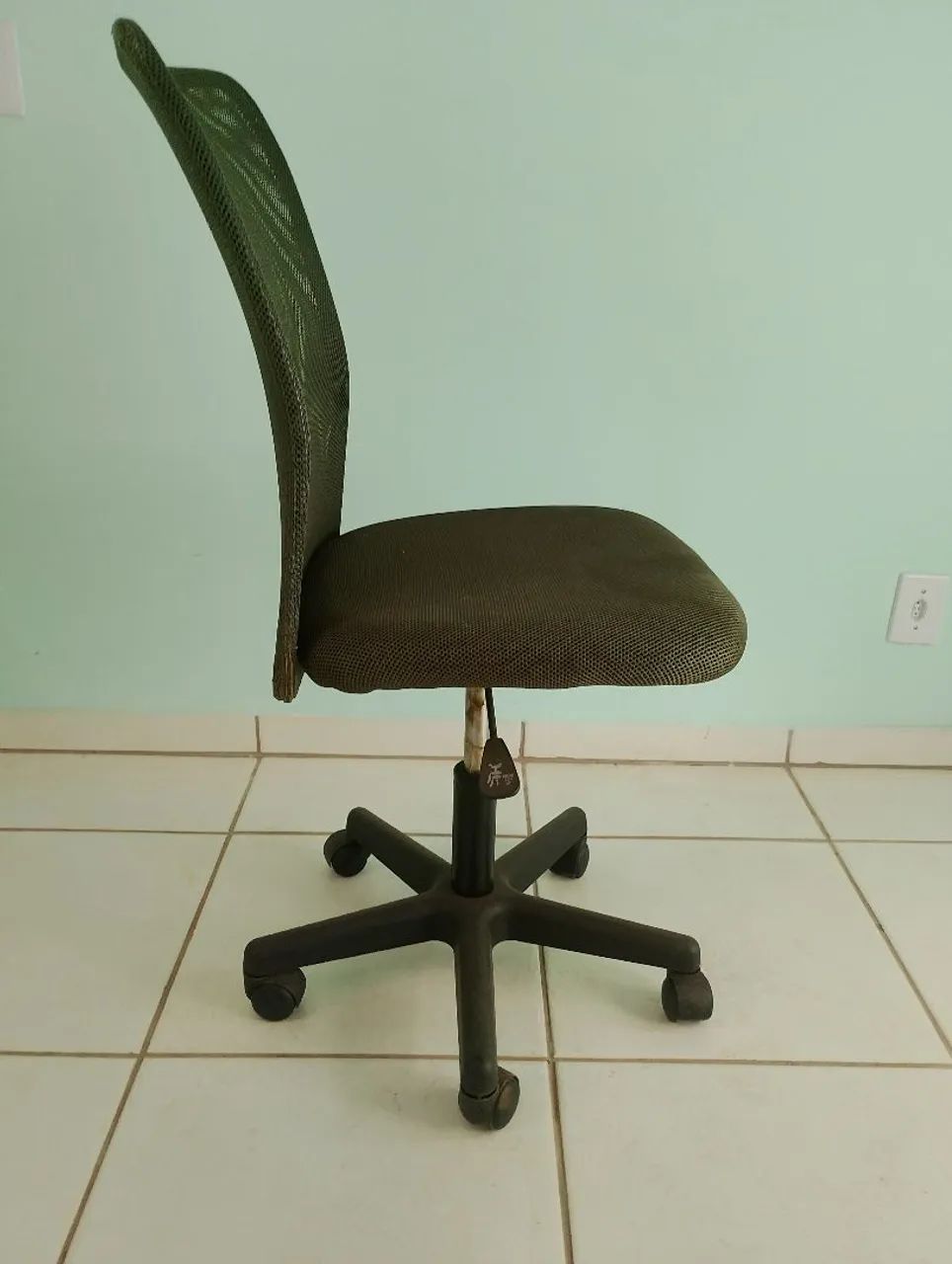 Cadeira Executiva Giratória Tela sem Braço  - Foto 2