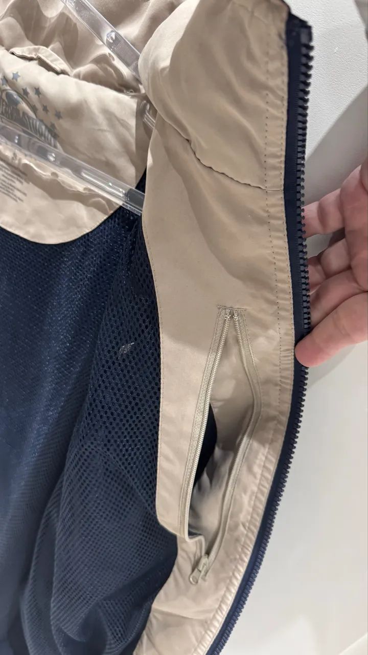 Jaqueta/ com capuz respirável comprado na Universal Studios - Foto 3