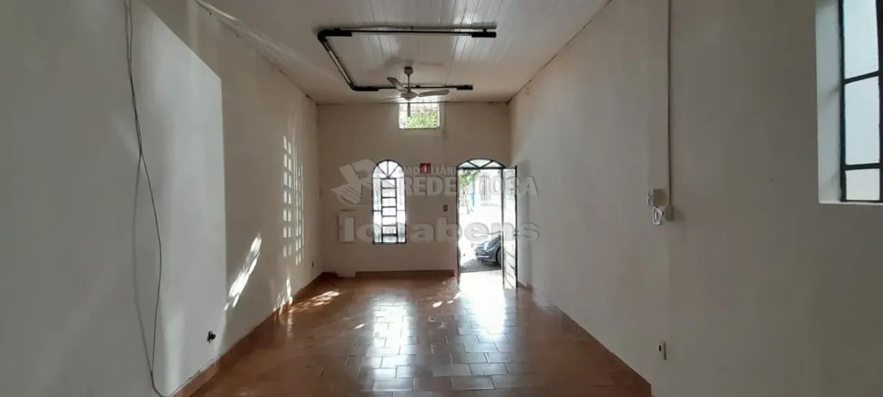 Salão comercial com 1 banheiro