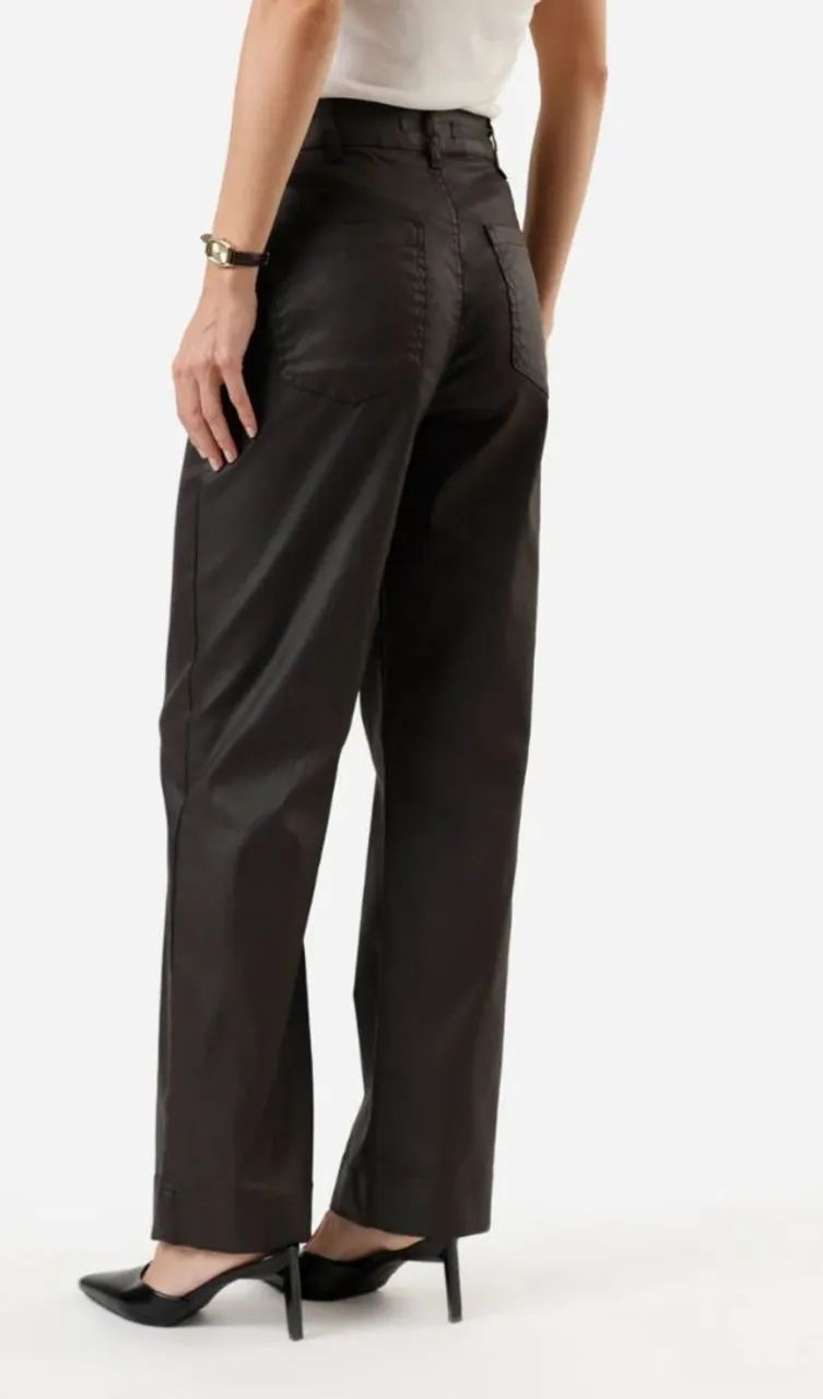 Calça wide leg resinada marrom 42 - Foto 2