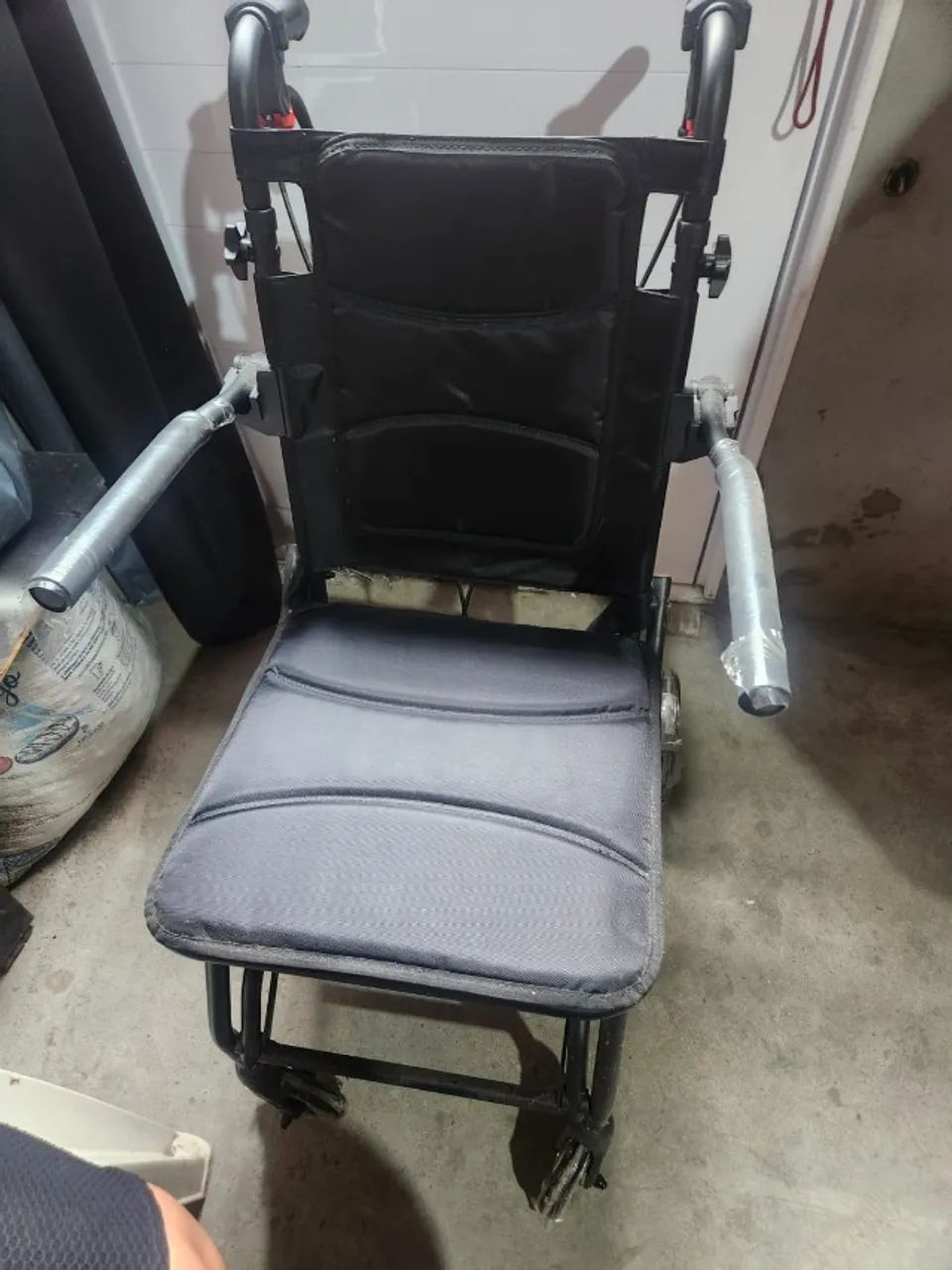 Cadeira De Rodas NOVA Leve, portátil, e fácil de transportar. - Foto 5