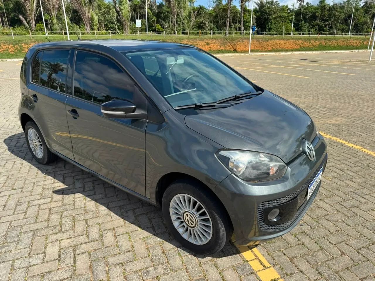 Volkswagen Up! up! move 1.0 TSI Total Flex 12V 5p 2016