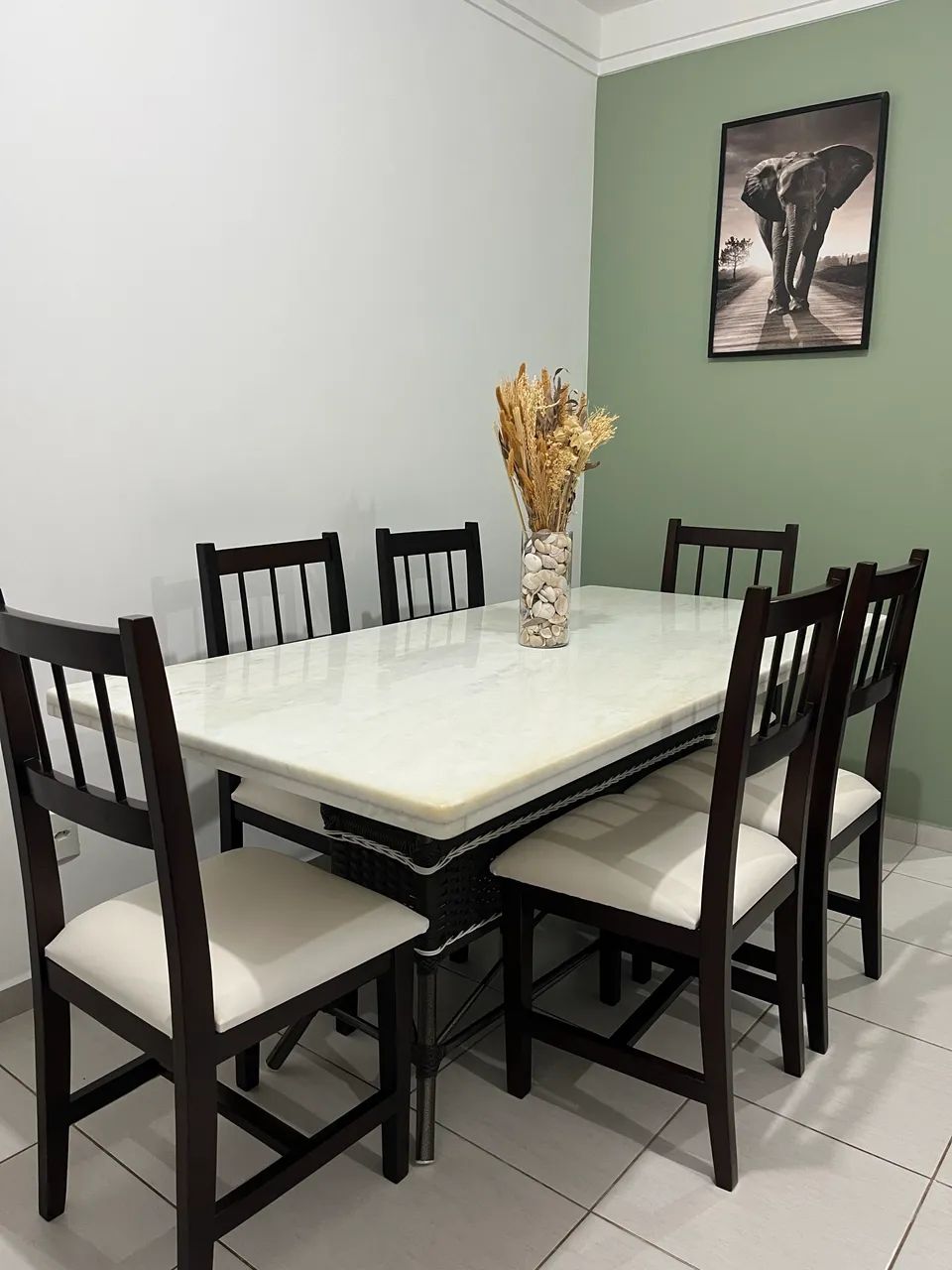 Mesa com 6 cadeiras lindíssima 