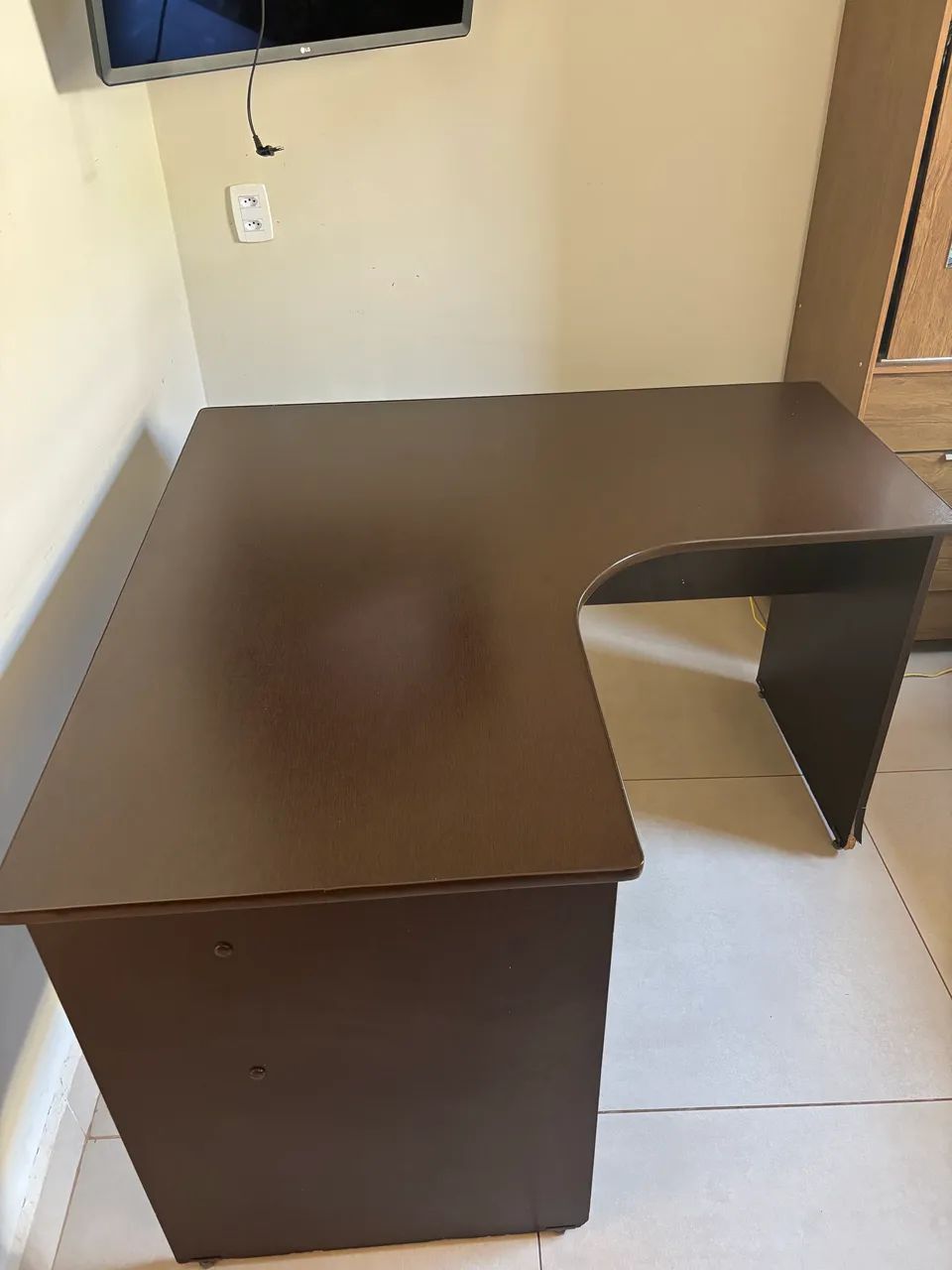 Vendo mesa de madeira em L - Foto 2