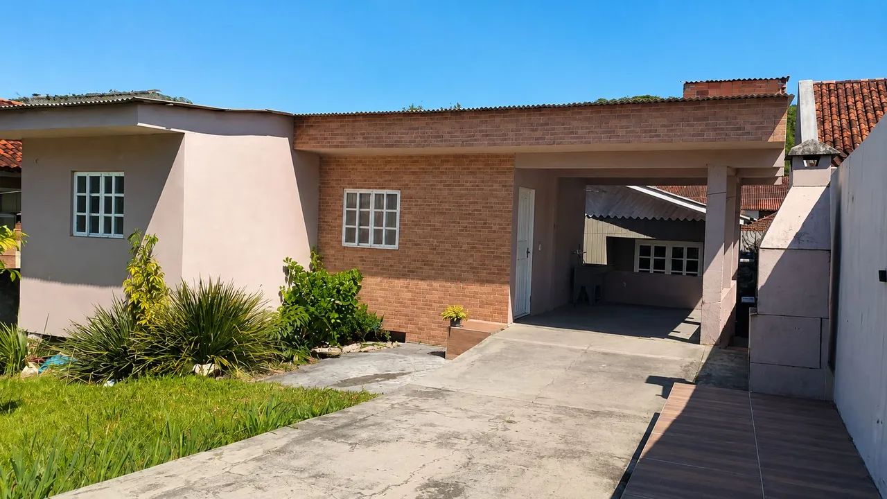 Terreno com 2 Casas no Bairro Jardim Janaína - Biguaçu