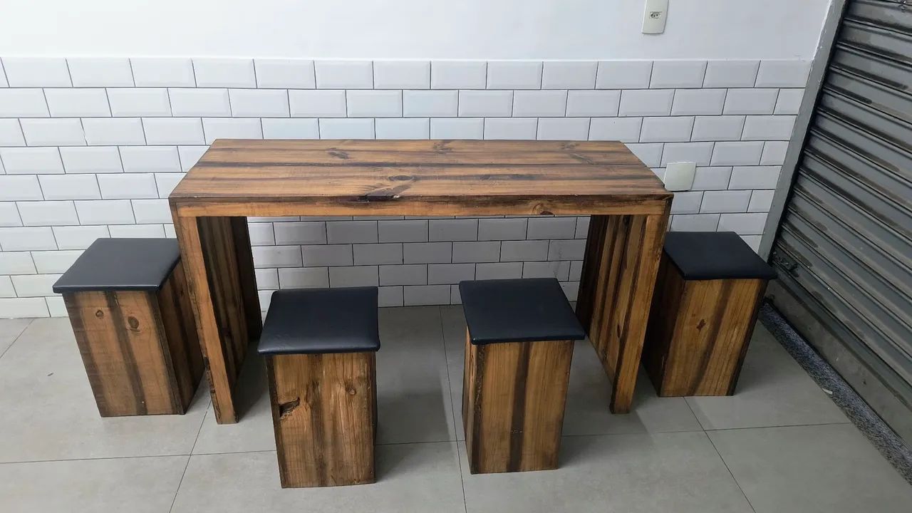 Mesa/aparador com 4 banquetas  - Foto 3