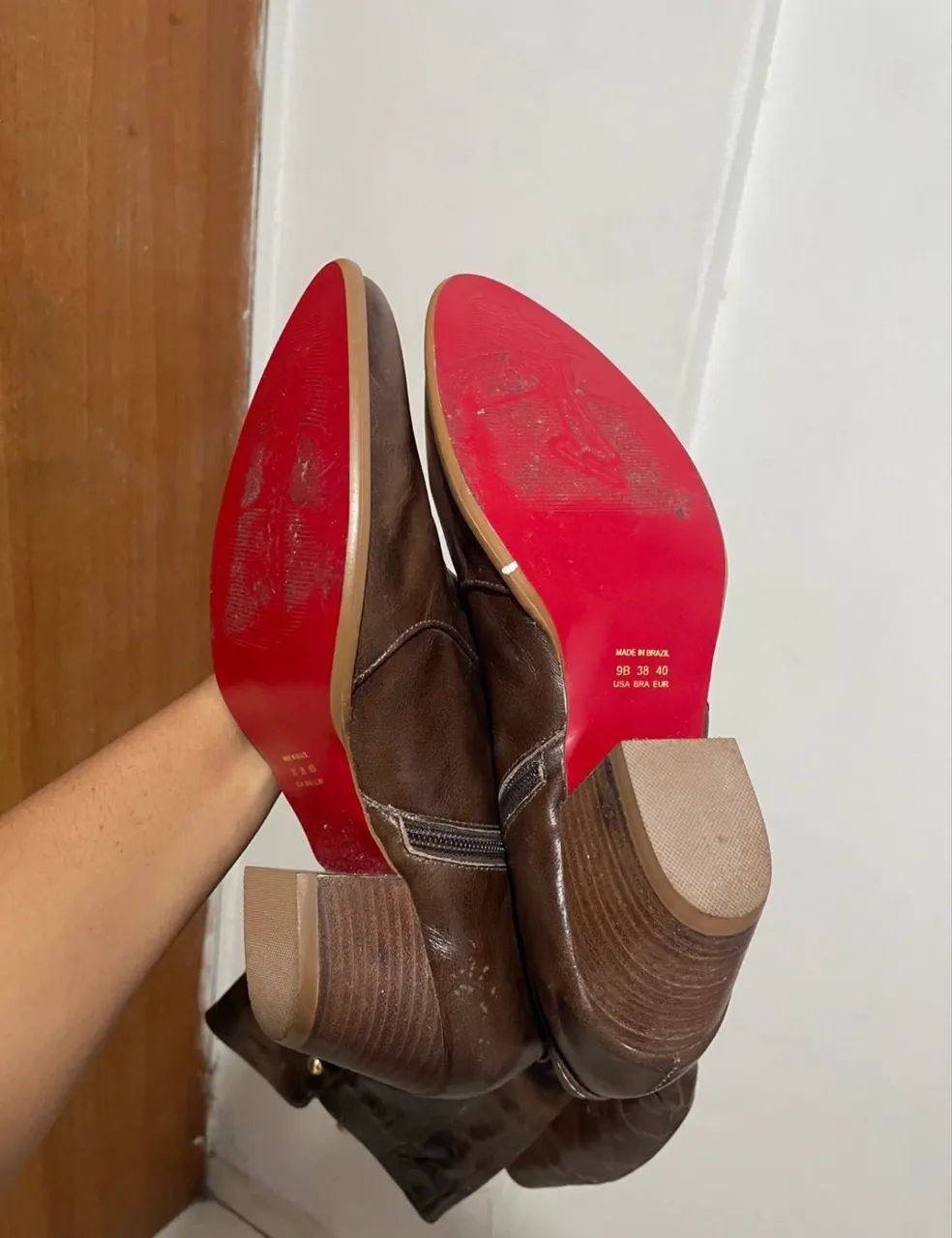 Bota cano alto marrom  - Foto 3