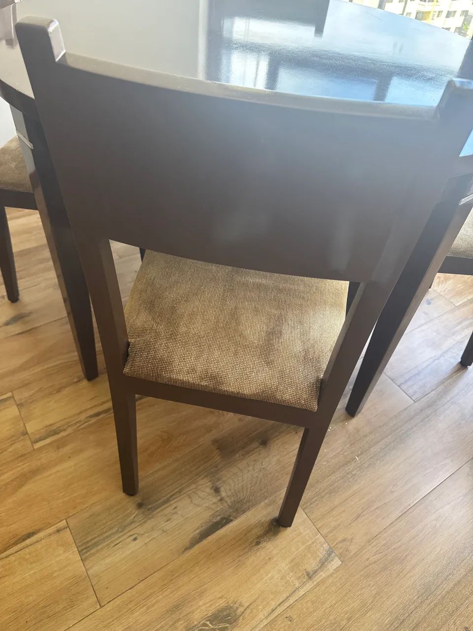 Mesa de jantar com 4 cadeiras em excelente estado - Foto 5