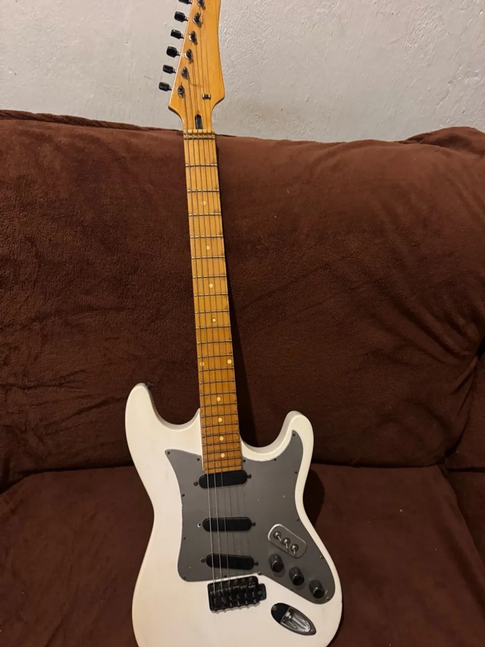 Guitarra profissional semi nova 