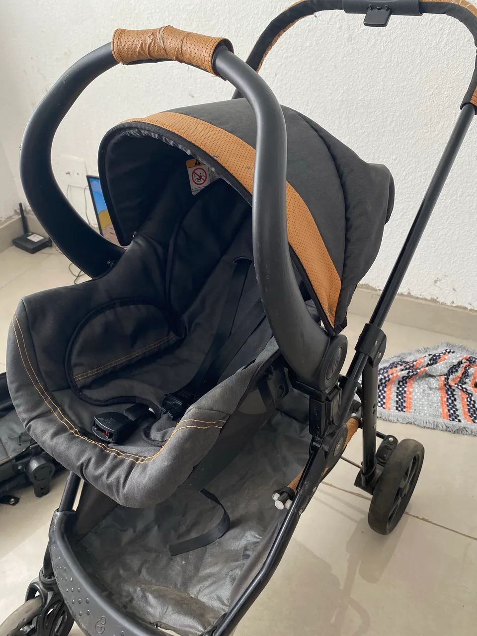 Carrinho e bebê conforto 