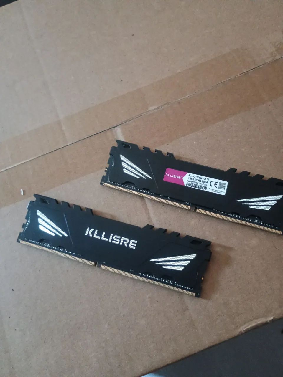 Duas memórias ram de 16 GB