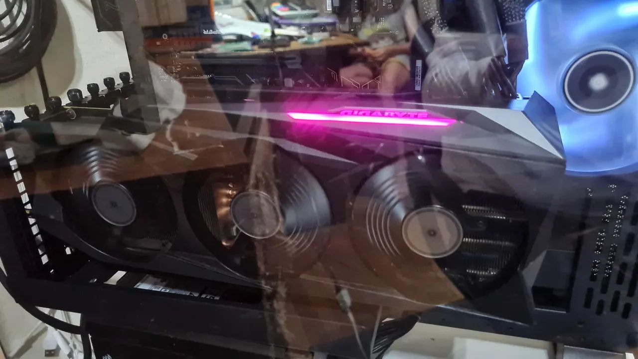 Placa de Vídeo Gigabyte RTX 3080 OC com caixa