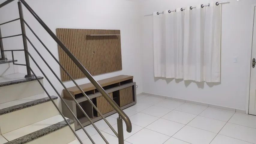 Alugo Sobrado em Uvaranas - Foto 2