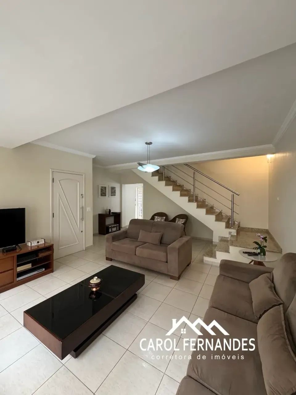Casa com 3 quartos, quintal, churrasqueira e 2 vagas de garagem - Foto 4