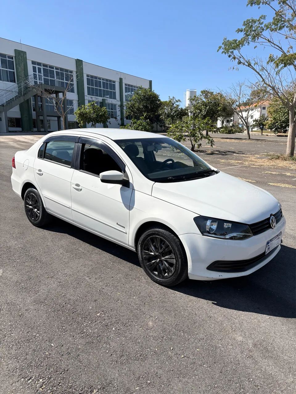 Volkswagen Voyage VOYAGE 1.0/1.0 City Mi Total Flex 8V 4p 2014