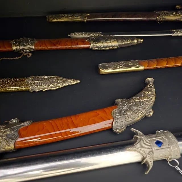 Coleção de espadas antigas - raridade para colecionar - Foto 5