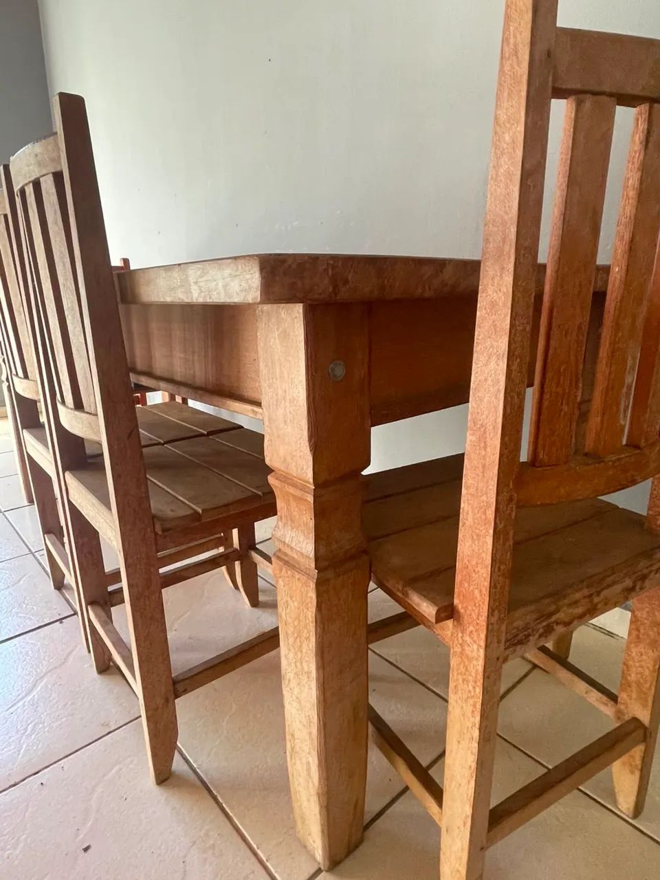 Mesa 8 cadeiras madeira maciça  - Foto 5
