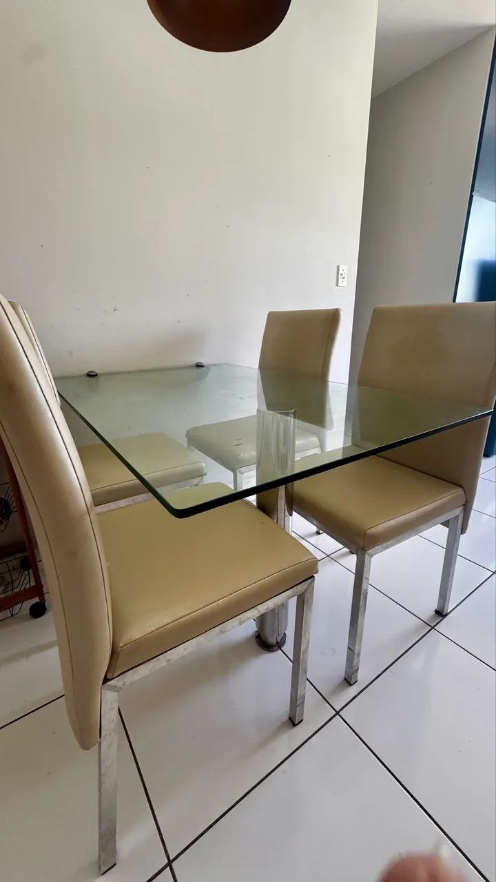 VENDE-SE mesa com 4 cadeiras - Foto 2
