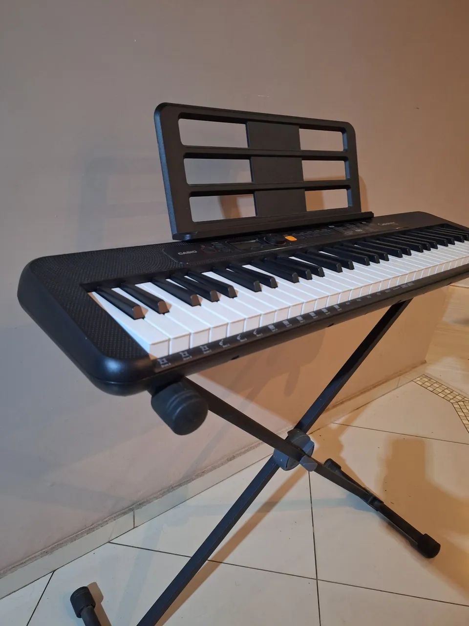 Teclado musical - Casiotone CT-S200, USADO três vezes apenas - Foto 2
