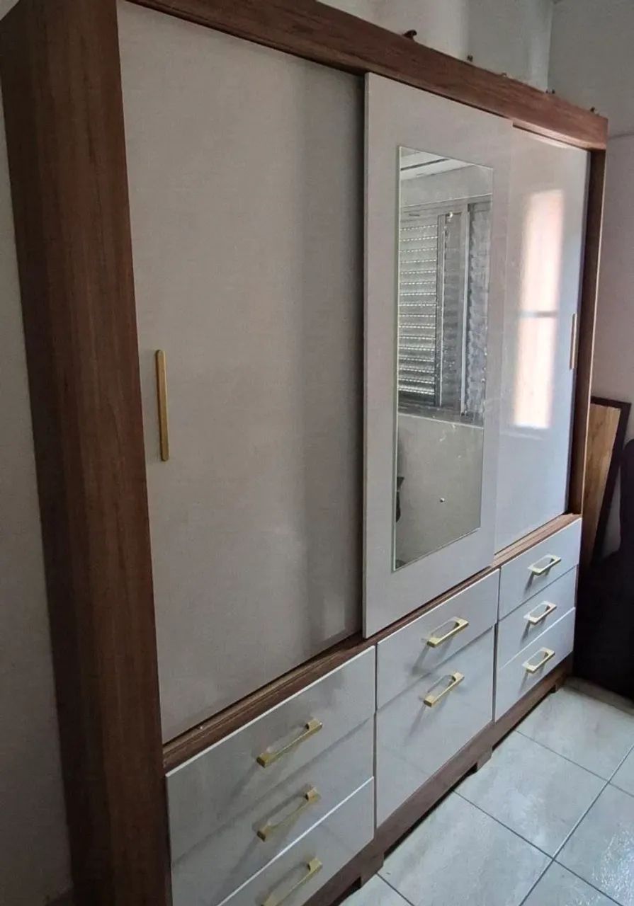 Guarda-roupa casal