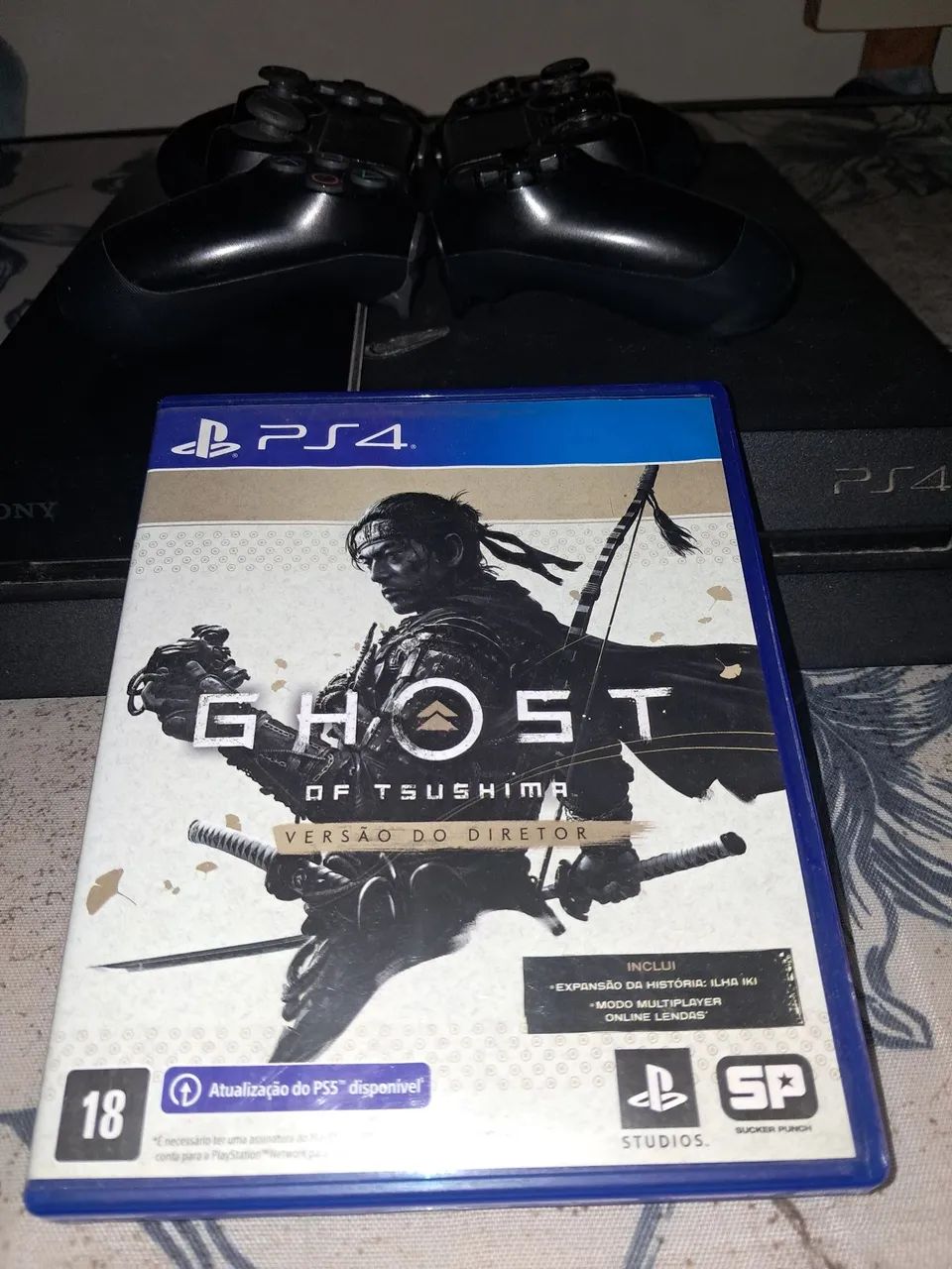 Ps4 Fat com 2 controles, 1 jogo midia física e jogos midia digital