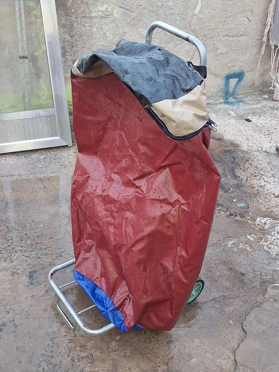 Carrinho de compra com bolsa impermeável  - Foto 2