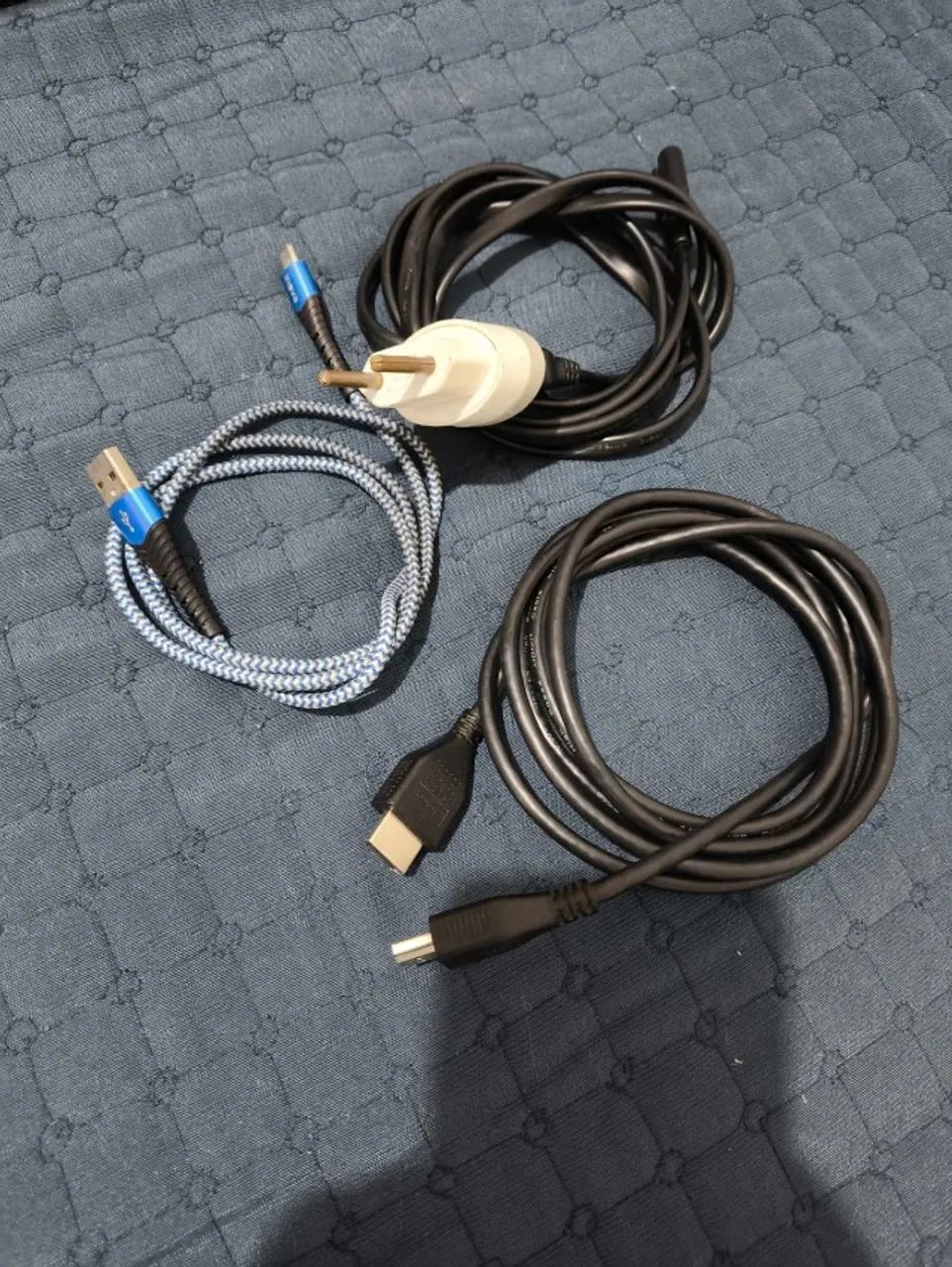 PS4 SLIM 1TB + 2 Controles