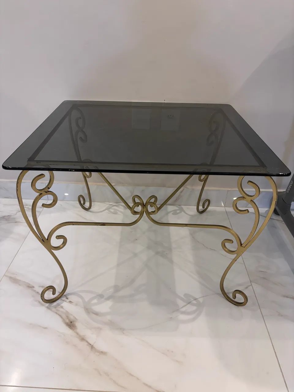 Mesa de centro de vidro e ferro