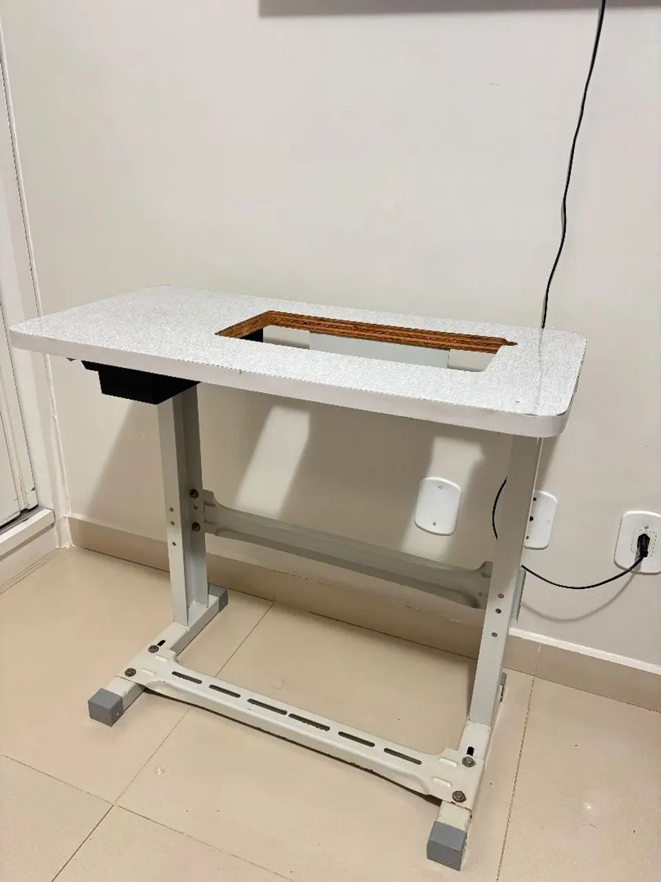 Bancada para máquina de costur