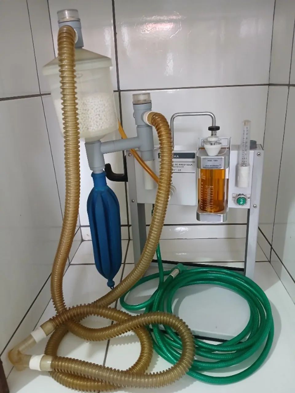 Aparelho de anestesia inalatoria veterinario.