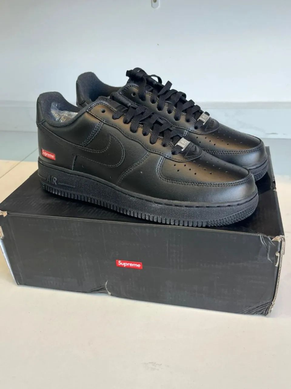 Tênis Nike Air Force 1 Low x Supreme 