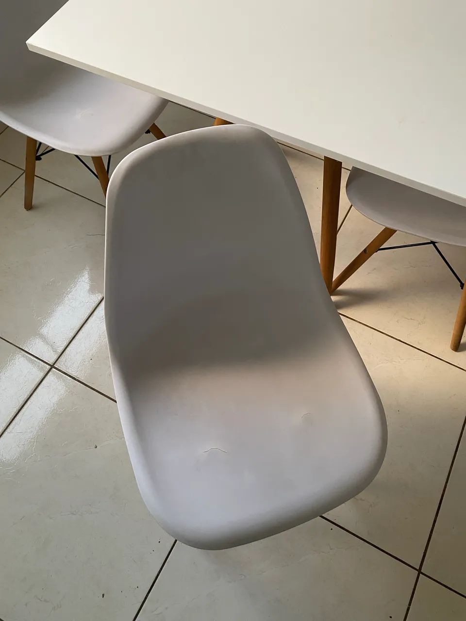 Conjunto Mesa eames 4 cadeiras  - Foto 4