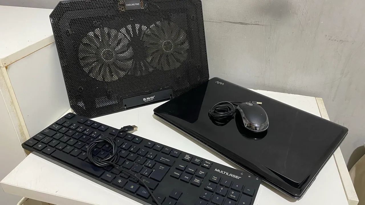 Notebook CCE + Teclado USB + Mouse + Cooling pad USB