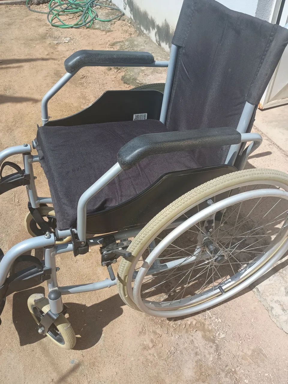 Vendo cadeira de rodas - Foto 3