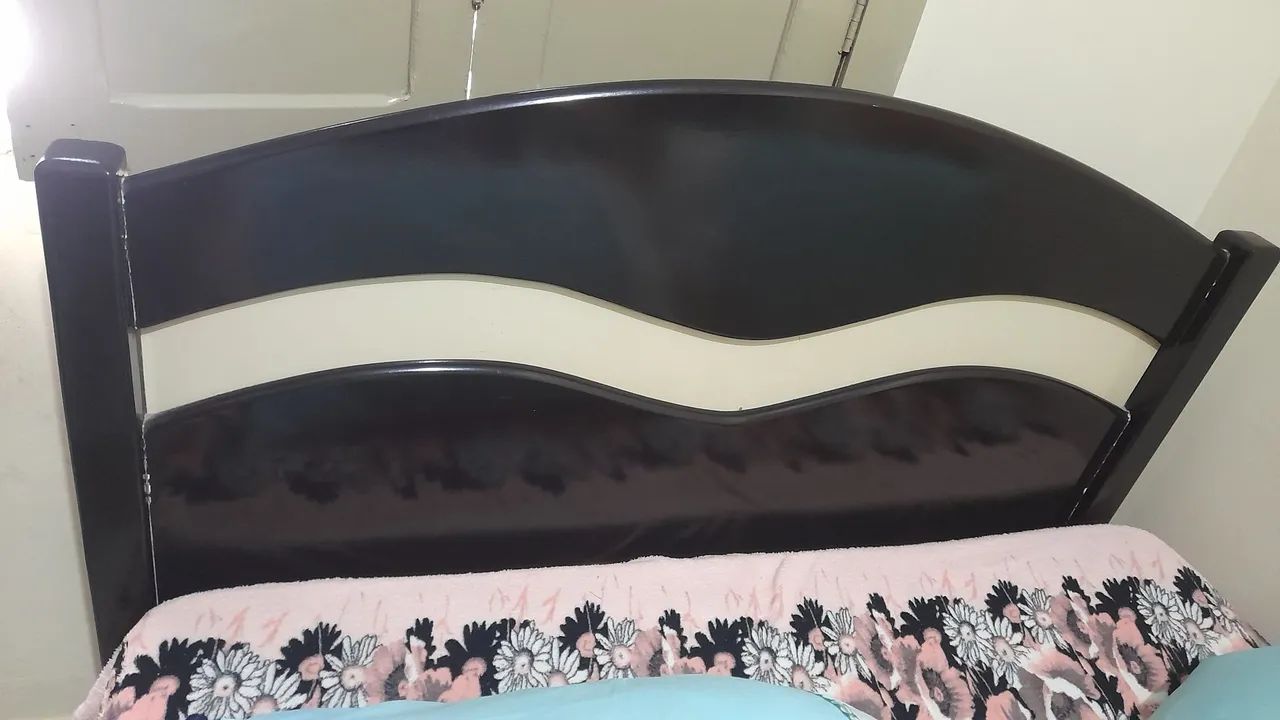 Cama casal.
