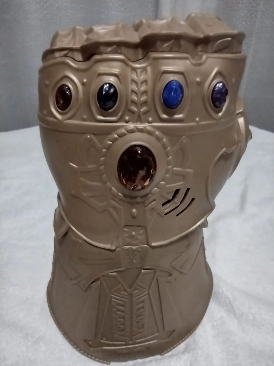 Luva do Thanos Marvel Hasbro com Luz - Colecionável - Foto 2